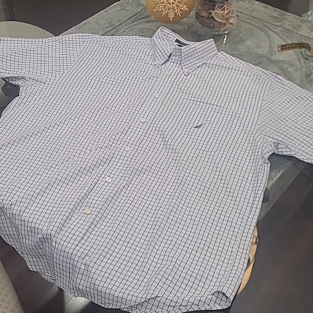 NAUTICA MEN'S CHECKERED SHORT SLEEVE BUTTON DOWN BUSINESS CASUAL LARGE SHIRT